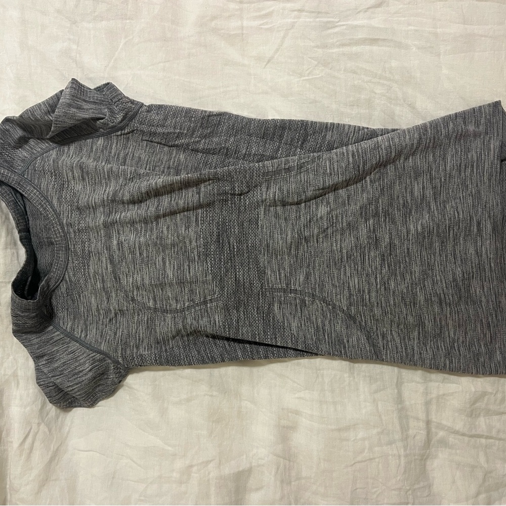 Lulu top size 4